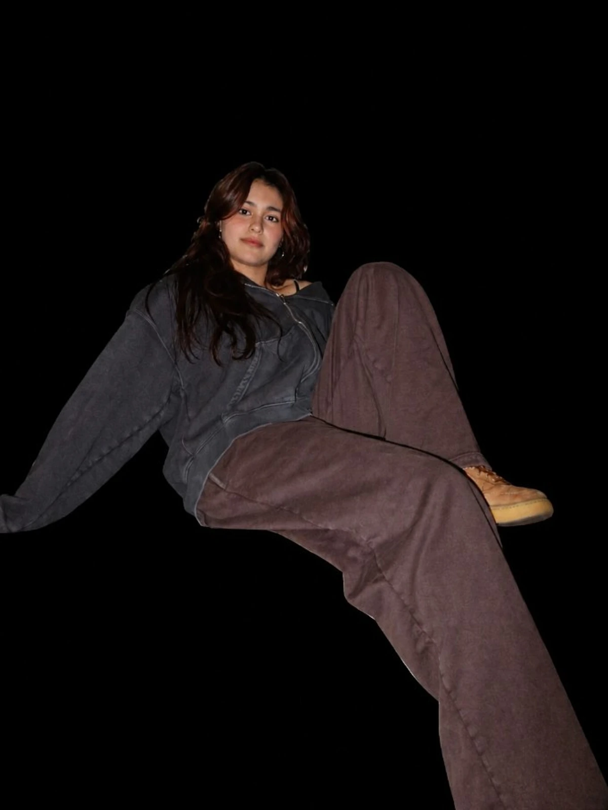 Model in blank sweatpants, wholesale bottoms